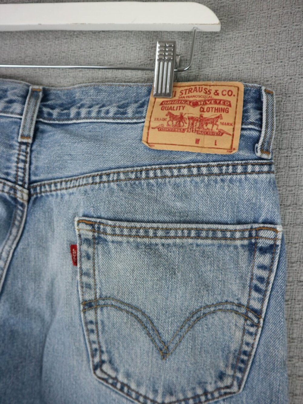 Levi's Relaxed Fit Light Wash Denim Jeans Vintage 35x27.5 - Picture 8 of 9